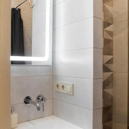 Center Apartment *
